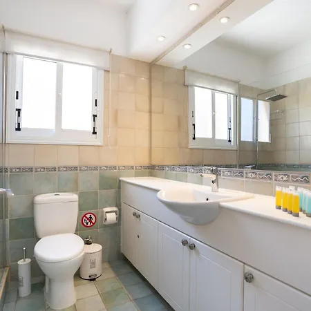 Apartment Limnaria Palms 2b, Paphos, Pools, Walk To The *