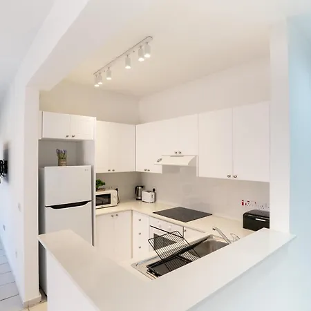 Apartment Limnaria Palms 2b, Paphos, Pools, Walk To The *